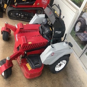 Tractor Cortacésped Exmark Rojo con Tracción en las 4 Ruedas, Motor Mitsubishi, Alta Productividad - Product Image 4