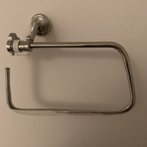 Porte-papier hygiénique en métal élégant avec surface en laiton poli Artisan conçu pour les intérieurs décoratifs - Product Image 3