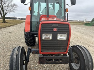 Tracteur Massey Ferguson 492 d'occasion à vendre Tracteur agricole Massey Ferguson 492 Tracteur agricole à 4 roues - Product Image 6