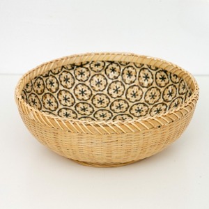 Panier de rangement tissé en bambou avec texture florale pour accessoires de cuisine - Product Image 6