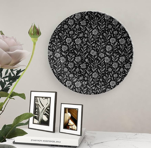 Ensemble de 3 assiettes murales décoratives, motif floral rouge élégant et feuille d'or, art mural en céramique peint à la main - Product Image 4