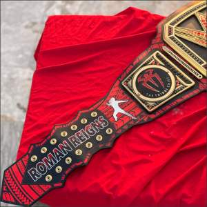 เข็มขัดมวยปล้ำ Roman Reigns 1316 วัน ซีรีส์ลายเซ็น ขนาดผู้ใหญ่ สำหรับยูโด เทควันโด ทำจากสังกะสี/หนัง เอวสูง ไม่มีใครเทียบได้ - Product Image 4