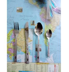 Ensemble de couverts en acier inoxydable Ustensiles de cuisine élégants finis en argent Vaisselle élégante parfaite pour les repas de tous les jours, les hôtels et les événements - Product Image 3