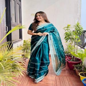 Sari de Seda Zimmy Choo Pura y Suave de VASTRA COTTAGE con Borde de Lentejuelas y Blusa Bordada Zimmy Choo a Juego para Fiestas - Product Image 1