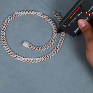 Presentando una notable Cadena de plata de ley 925 adornada con exquisitos diamantes de moissanita para hacerte sentir extraordinario - Product Image 1