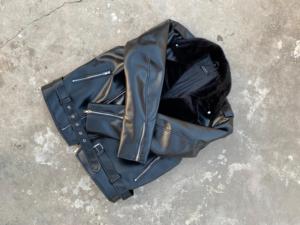 2024แจ็กเก็ตหนังแท้สำหรับผู้ชายสีดำคลาสสิกระบายอากาศได้ดีมีซิปแบบลำลอง - Product Image 3