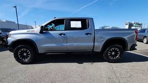 La mejor oferta del mercado 2023 Chevrolet Silverado 1500 ZR2 Crew Cab 4WD - Product Image 3