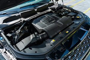 รถยนต์ Range Rover Sport SVR ปี 2020 สภาพดีเยี่ยม เครื่องยนต์ V8 ซูเปอร์ชาร์จ 575 แรงม้า ระบบขับเคลื่อนสี่ล้อ พร้อมชุดอุปกรณ์ช่วยขับขี่  ผู้ใช้รถคนเดียวนาน  ต้นฉบับจากภาคใต้ - Product Image 6