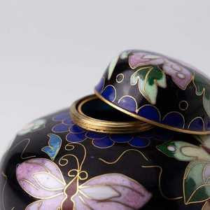 Mariposas florecientes Cloisonne Recuerdo Urna de cremación Esmalte de cobre de latón hecho a mano con tapa roscada para cenizas humanas - Product Image 5