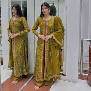 Colección tradicional de ropa de mujer con elegante impresión digital y secuencia de bordado trabajo en tela pesada de imitación Georgette - Product Image 1