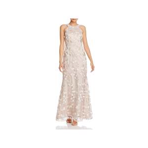 Vestido de Noche Eliza J Beige/Blanco con Apliques Florales, Cuello Redondo, Silueta Ajustada, Largo hasta el Suelo, Talla XL - Product Image 1