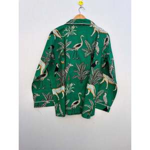 Conjunto de Pijama de Algodón con Estampado de Selva Verde Hecho a Mano, Ropa de Dormir Suave Tejida, Cintura Elástica, Cierre de Botones, Logotipo Personalizado para Damas de Honor - Product Image 5