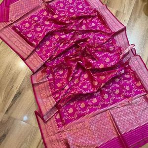 Sarees de Seda Brocada Color Naranja Brillante Hechos a Medida con Certificación de Seda Pura para Reventa por Diseñadores de Ropa - Product Image 4