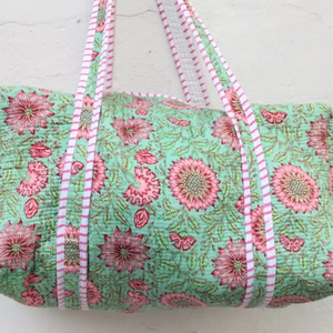 Hermosa Bolsa de Viaje Bohemia, Bolso de Mano Acolchado Hecho a Mano, Mochila de Viaje Grande con Marco Externo, Patrón de Mandala, Cierre de Cremallera - Product Image 4