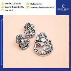 Ensemble de boucles d'oreilles et de pendentifs cloutés en argent sterling 925 avec pierres de moissanite oxydées, parfait pour les occasions spéciales - Product Image 2