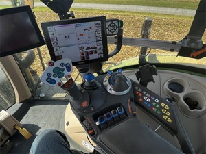 Tractor 2020 Fendt 933 Vario-Tractor MFWD de 326 HP con motor diésel MAN, transmisión Vario y tecnología hidráulica avanzada - Product Image 4