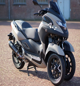 Nouveau scooter urbain à trois roues Tricity 300 - Product Image 4