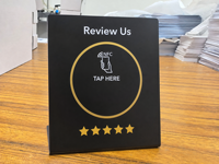 Carte NFC personnalisée 13,56 MHz programmable avec code QR pour avis sur les réseaux sociaux, suivi des commentaires, café, boutique, vente en gros, usine OEM