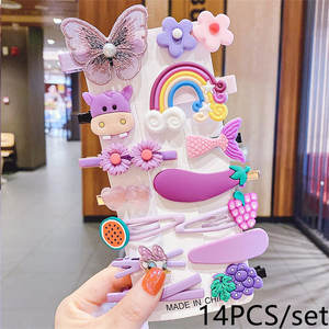 Barrettes de Noël élégantes et adorables pour filles, épingles à cheveux faites à la main avec décorations en plastique, alliage, tissu et PC, idéales pour les fêtes - Product Image 4