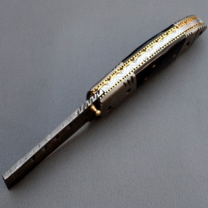 Couteau pliant en acier damas de haute qualité avec manche en corne meilleur couteau de poche de qualité bricolage pour la fête des pères fait à la main OEM disponible - Product Image 3