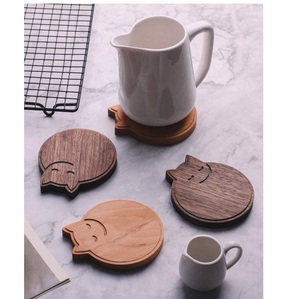 Vente en gros Sous-verres carrés en bois Pot à boisson Tasse à café Design moderne Sous-verres en noyer pour mariage et fête Bar Restaurant - Product Image 2
