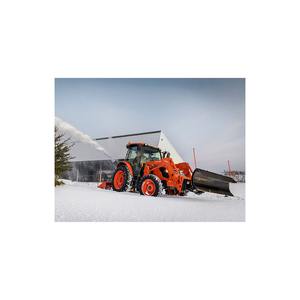 Tractor Kubota de Alto Rendimiento con Quitanieves Eficiente para Grandes Propiedades con Componente de Motor Central - Product Image 4