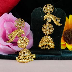 Pendientes de diseño de pavo real Metal dorado Jhumkas de moda para mujer Impresionante elegancia contemporánea Pendiente de arte tradicional - Product Image 1