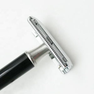 Maquinilla de Afeitar de Seguridad Tradicional para Afeitado en Húmedo con Mango de Acero Inoxidable para un Fuerte Agarre y Control - Ecológica y Reutilizable - Product Image 6