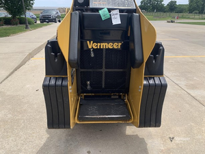 รถตักล้อยางขนาดเล็ก Vermeer S925TX ปี 2022 เครื่องยนต์ดีเซล Kubota 25 แรงม้า  น้ำหนักบรรทุก 925 ปอนด์  ขาย - Product Image 4
