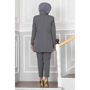 Conjunto de hiyab gris oscuro con detalle de cuello tipo pañuelo, elegante para damas de oficina - Product Image 6