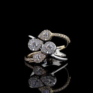 Anillo de Diamante Cultivado en Laboratorio con Corte en Forma de Pera |   Anillo de Oro Tricolor en Oro Rosa, Amarillo y Blanco |   Joyería Fina Elegante para Fiestas y Uso Diario - Product Image 1