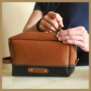 Bolsa de lavado de cosméticos colgante de cuero PU a la moda para hombre, neceser de viaje para cosméticos y artículos esenciales - Product Image 6