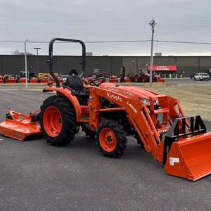 รถแทรกเตอร์เกษตรขนาดกะทัดรัด KUBOTA L3302HST 33 แรงม้า พร้อมอุปกรณ์ตักดินด้านหน้า เครื่องจักรกลการเกษตรราคาประหยัดสำหรับขาย - Product Image 1