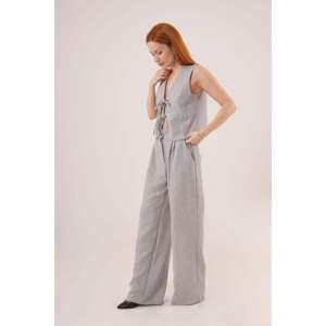 Conjunto Elegante de Dos Piezas para Mujer Lustrin en Gris, con Chaleco con Detalle de Lazo Frontal y Pantalones Anchos, 100% Poliéster, Estilo Casual - Product Image 3