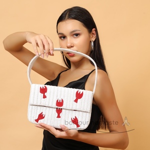 Borsa pochette con perline bianche con forconi rossi a mano borsa di dichiarazione ricamata a mano artigianale - Product Image 3