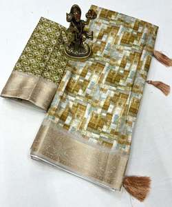 Sari de Tela para Bodas Indias y Fiestas con Detalles en Terciopelo, Material de Seda y Rayón - Product Image 5