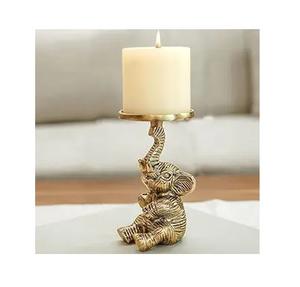 Bougeoir en métal de style vintage avec finition antique, idéal pour les maisons traditionnelles et la décoration intérieure classique - Product Image 4