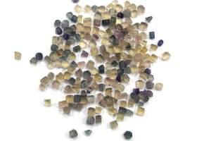50pcs AAA Grade Qualité Naturel Fluorite Cristal Pierres Précieuses Brutes 4-6MM Minuscule Taille Brute Coloré Fluorite pour Pierres Précieuses Lâches - Product Image 3