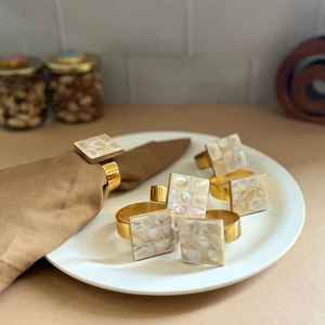 ห่วงรัดผ้าเช็ดปากแบบฝังมุกสีทองหรูหราผ้าถูพื้นทำจากทองเหลืองชุบสำหรับประดับโต๊ะอาหารสำหรับงานเลี้ยง - Product Image 4