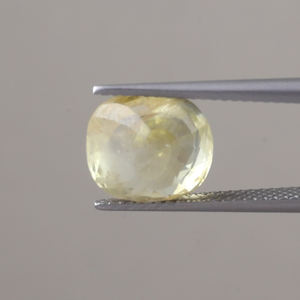 พลอยไพลินสีเหลืองธรรมชาติ ได้รับการรับรองจาก IGI เกรด AAA ขนาด 10.5x9.5 มม. ทรงคุชชั่น น้ำหนัก 5.97 กะรัต พลอยหลวม สำหรับทำเครื่องประดับคุณภาพสูง - Product Image 3