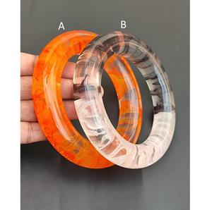 Bracelets en résine imperméables élégants pour femmes avec un design contemporain, couleurs et tailles personnalisables pour les occasions spéciales et les soirées - Product Image 1