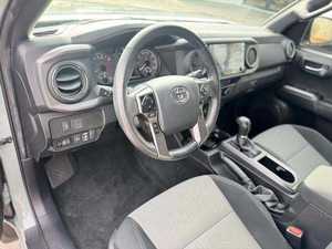 Camioneta Usada TRD Doble Cabina 2024, 4x4, Volante a la Izquierda, Automática, Paquete Deportivo de Cuero, Sistema de Navegación, Interior Claro - Product Image 5