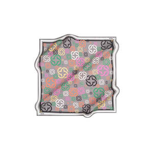 Écharpe carrée à motifs en soie grise - Product Image 1