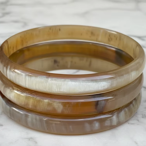 Brazalete de Cuerno de Búfalo Moderno, Ecológico, Pulido a Mano, de Alta Calidad, Personalizado, con Servicio de Grabado para Bodas - Product Image 1