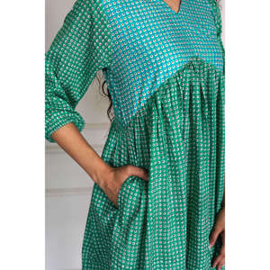 Elegante Vestido Ajustado con Detalles Fruncidos de Diamantes y Diseño de Ojo Turco para Fiestas y Clubes - Product Image 2