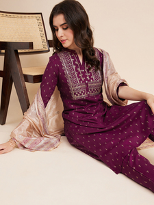 Conjuntos de pantalón y Dupatta bordados de Color Burdeos a la moda y con estilo para mujer, colección étnica lista para usar al por mayor - Product Image 6
