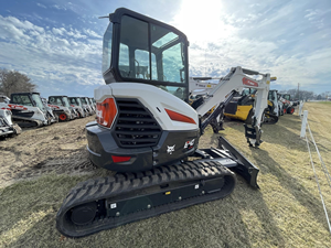 รถขุดขนาดเล็ก Bobcat E40 มือสอง รถขุดขนาดเล็ก Bobcat 331 เครื่องจักรขนาดเล็ก รถขุดมือสอง Bobcat 331 4 ตัน สำหรับงานฟาร์มและป่าไม้ - Product Image 1