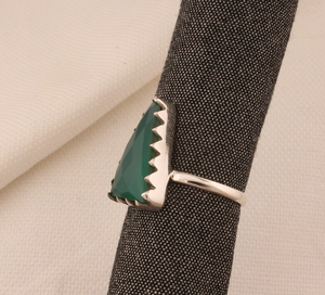 แหวนแต่งงานเงินแท้925ทำด้วยมือพลอยสีเขียวนิลครึ่งง่ามสามเหลี่ยมสำหรับผู้ชายผู้หญิงของขวัญไอเดียของขวัญครึ่งแข็ง - Product Image 4