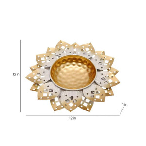 Majestic Glow Gold Rustic Urli avec Diya Pour une ambiance festive Rustic Gold Beauty The Perfect Urli with Diya - Product Image 3