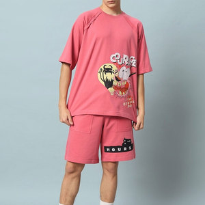 Article frais en relief été Street Wear T-Shirt Shorts ensemble bas prix à la mode impression graphique respirant vêtements d'été - Product Image 1